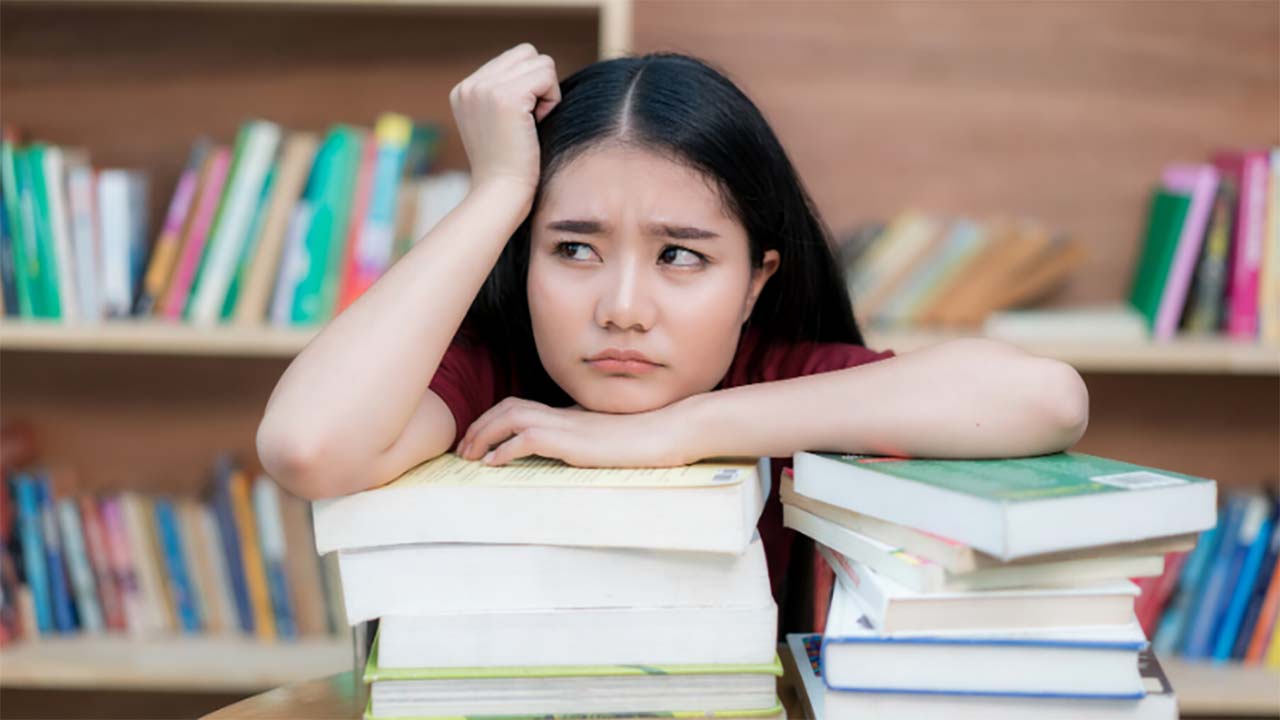 Suka Jenuh dan Timbul Rasa Malas Membaca Buku? Inilah Penyebab Seseorang Mengalami Reading Slump 