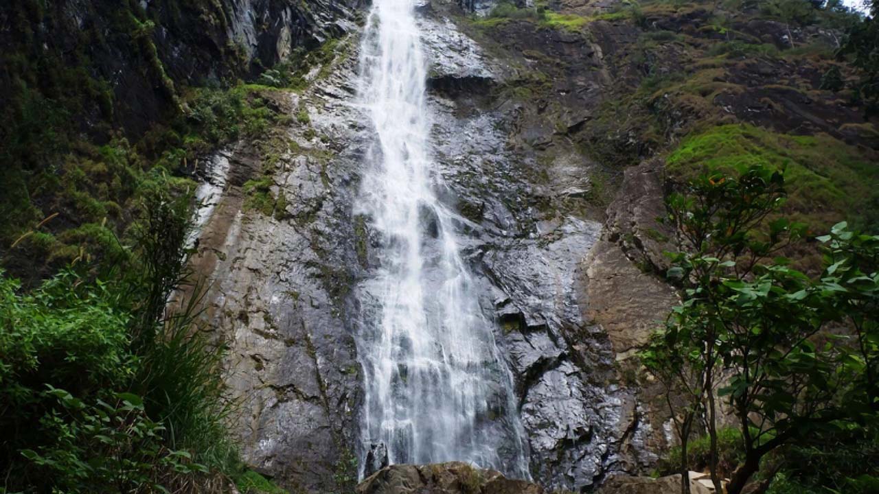 Air Terjun Sambabo, Mutiara Tersembunyi di Sulawesi Barat yang Cocok untuk Refreshing