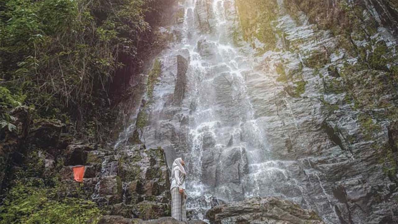 Air Terjun yang Memukau, Kunjungi Air Terjun Ciupang di Lampung