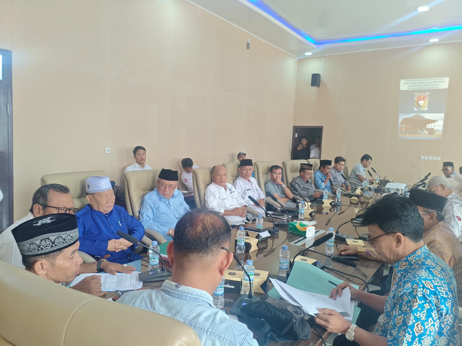 Konflik Lahan ke Dewan, Ternyata Bandaratu dan Ujung Padang Tidak Berbatasan Dengan SP7