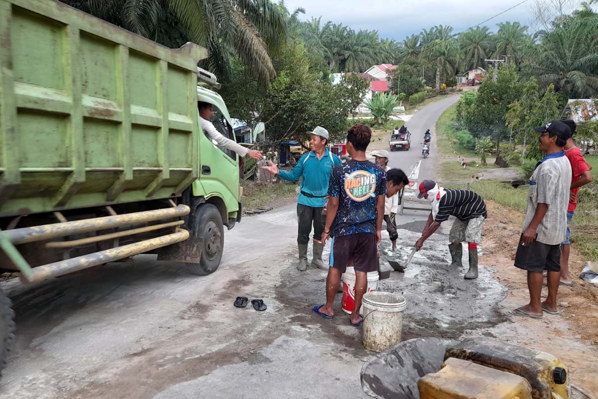 Lagi, Warga Pondok Makmur dan Sido Makmur Goro Perbaikan Jalan