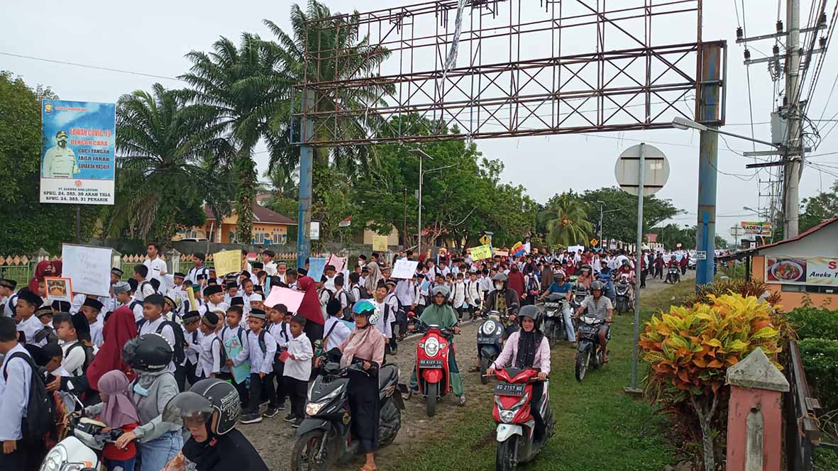 ﻿Ribuan Pelajar di Mukomuko Turun ke Jalan, Pawai Ta’aruf Sambut Tahun Baru Islam 1444 Hijriah