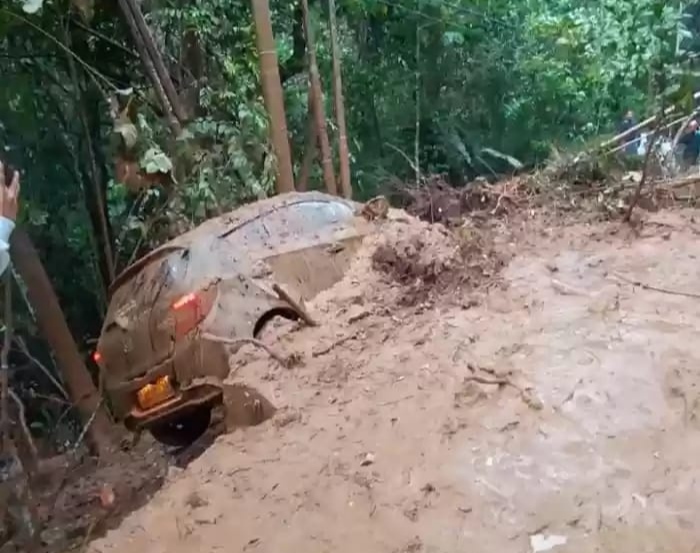 Kelok 9 Longsor, Satu Mobil Sempat Tertimbun, Begini Penampakannya