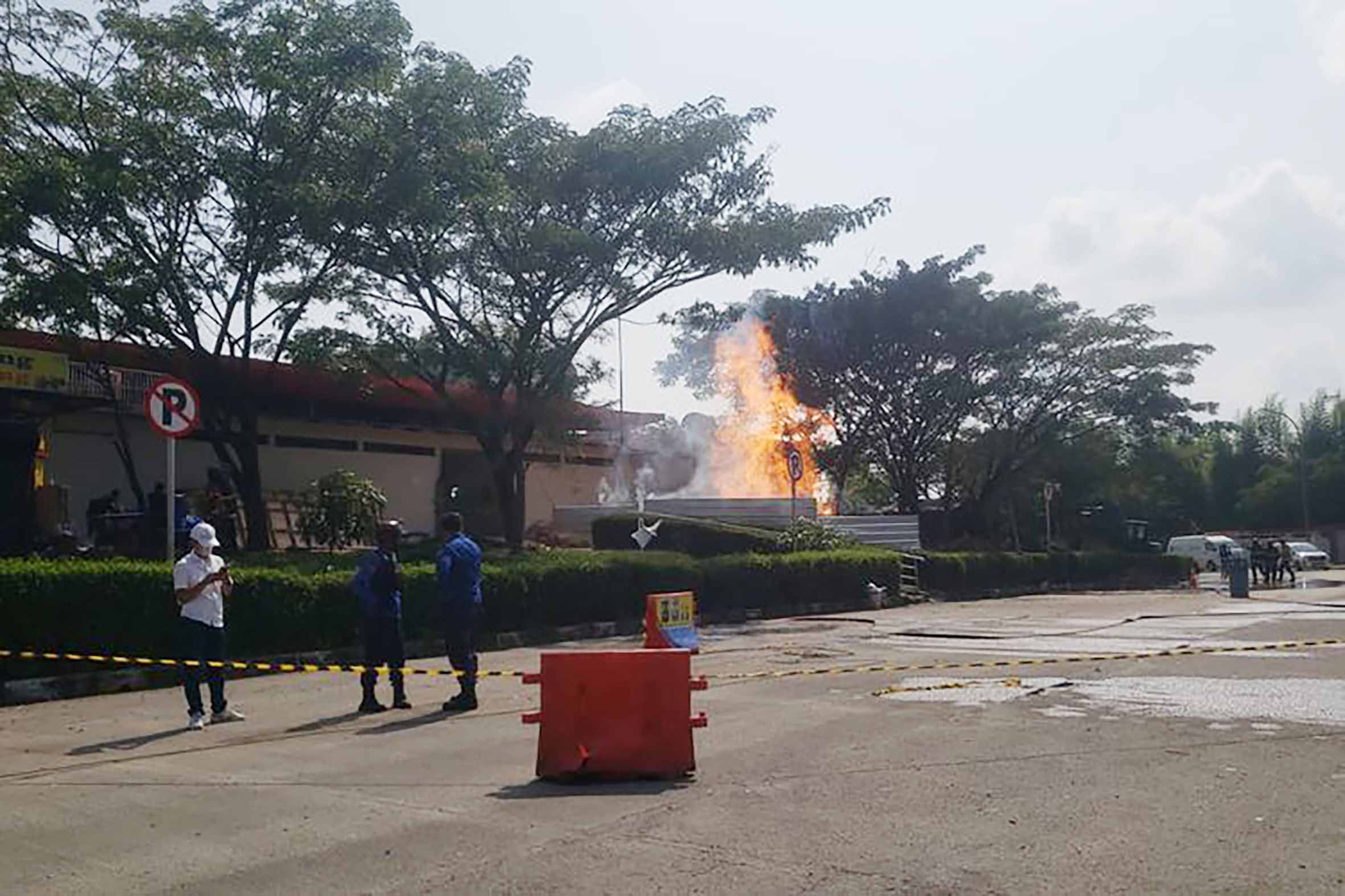 Jago Merah Mengamuk, Semburan Api di Rest Area Tol Cipali