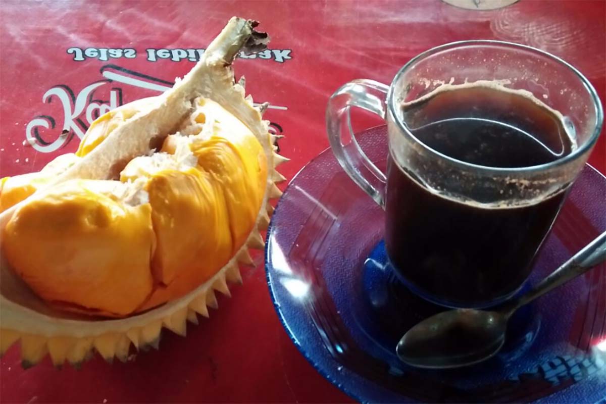 Inilah Jenis Makanan dan Minuman yang Tidak Boleh Dikonsumsi Bareng Durian, Ada Kopi dan Buah Leci