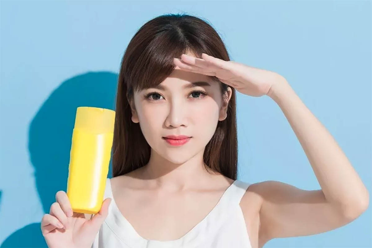 Lindungi Kulit Kalian dari Paparan Sinar UV di Saat Terik Matahari dengan Sunscreen yang Punya Kandungan Ini