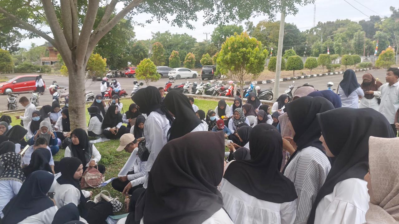 Honorer R4 Tuntut Kepastian Nasib, Bupati Mukomuko Berjanji Usulkan ke Pusat