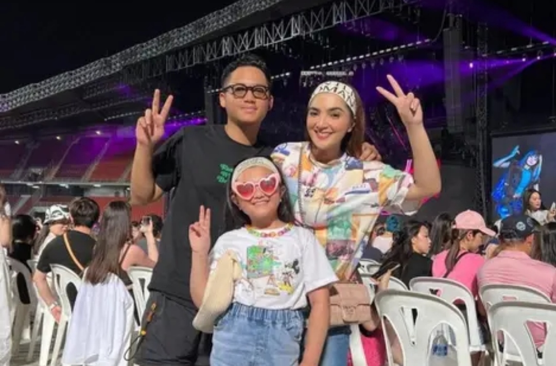 Nonton Konser BlackPink di Thailand, Ashanty dan Arsy Tak Sadar Bertemu Dengan Mama Lisa