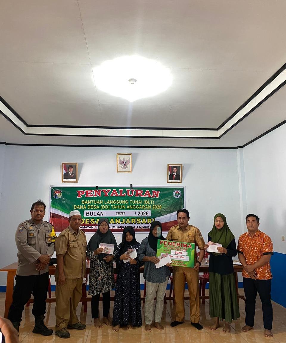 15 Warga Banjarsari Tersenyum Bahagia