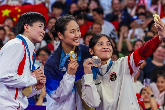 Medali Olimpiade Paris 2024, Makna Potongan Menara Eiffel di Leher Para Juara