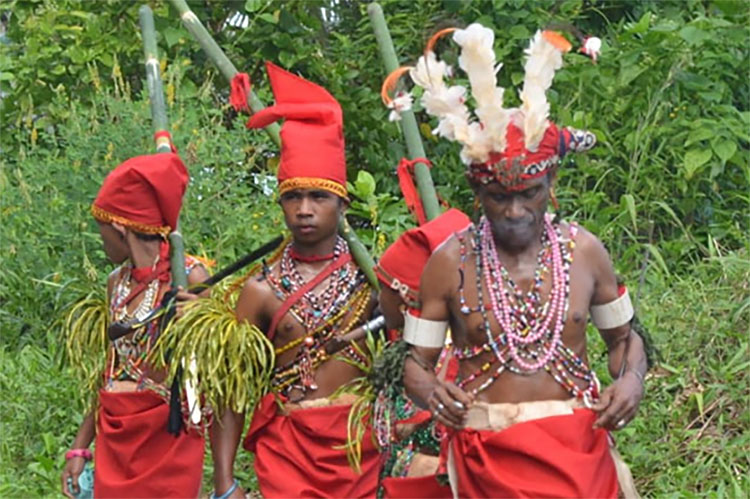 Inilah Suku naulu Pemburu Kepala di Pulau Seram, Ini Motif dan Makna di Balik Tradisi Mereka