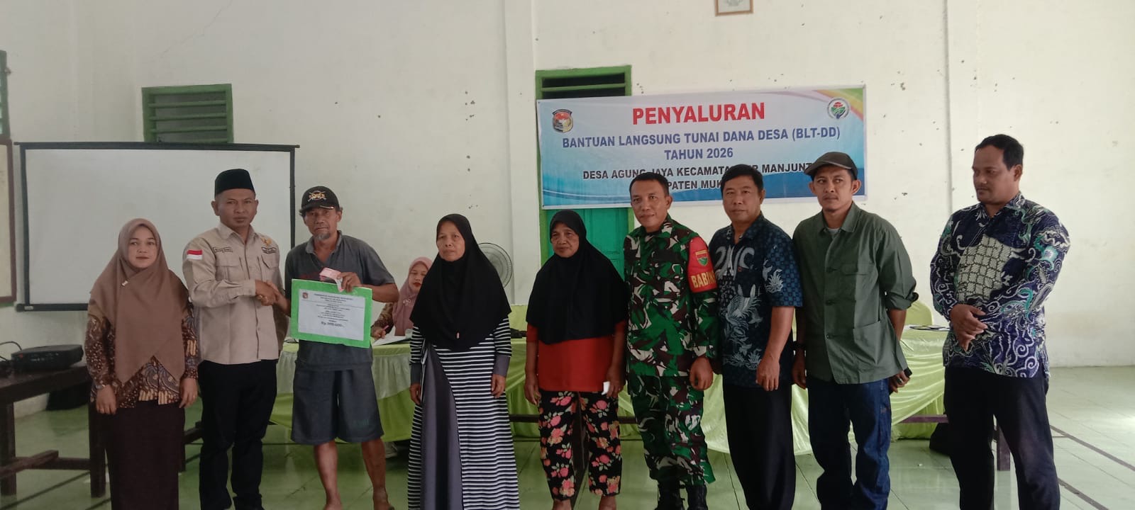 Pemdes Agung Jaya Kembali Salurkan BLT-DD Tahap Tiga 