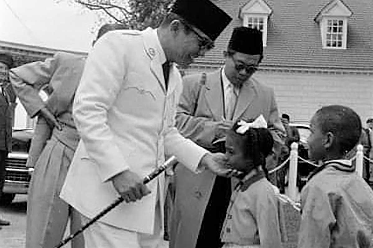 Kayu Pucang Kalak, Bahan Tongkat Komando Soekarno yang Punya Sejarah dan Misteri