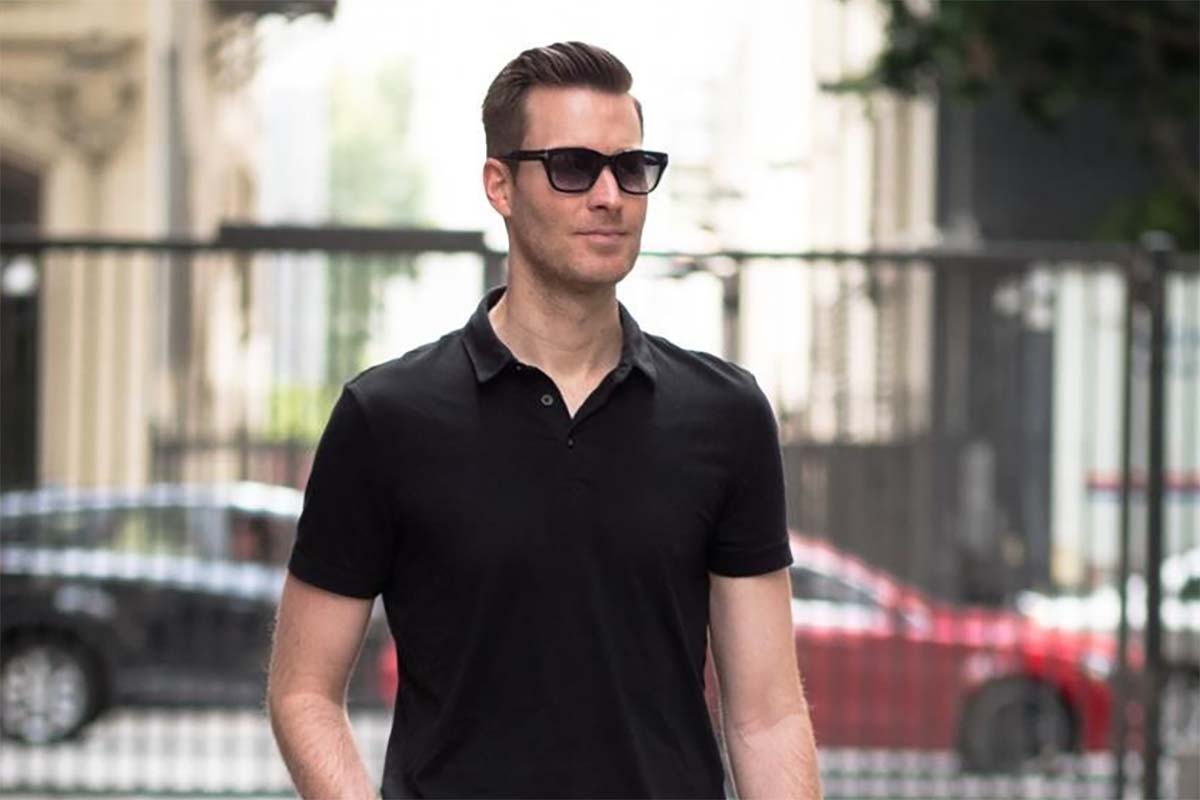 Cuma Punya Baju Kaos Polos? Begini Tips Stylish Kaos Polos Bagi Pria, Penampilan Tetep Kece dan Keren