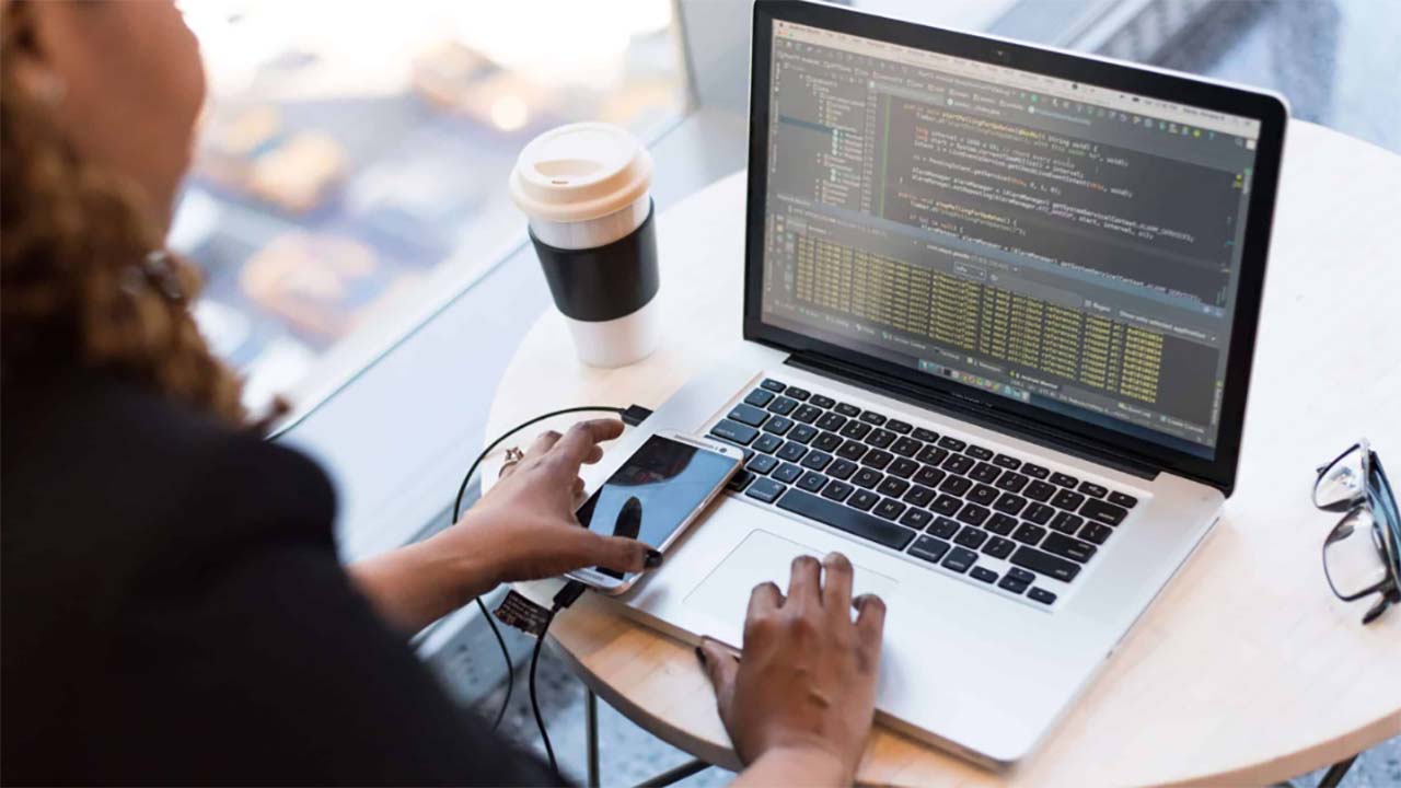 Membuka dan Mengembangkan Skill Coding! Tips dan Trik Bagi Pemula yang Ingin Belajar Coding