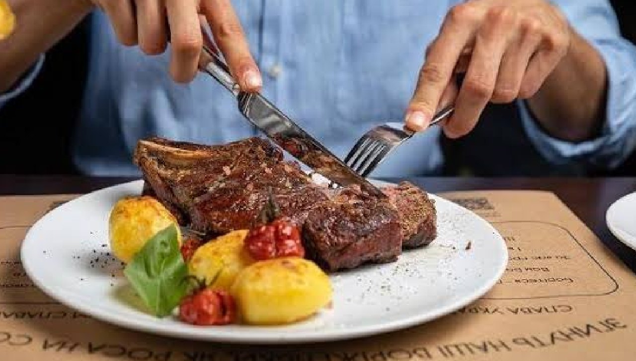 Kebanyakan Makan Daging Kurban, Ini Dampaknya Untuk Kesehatan Tubuh