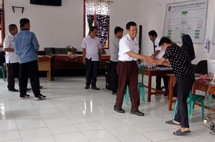 Camat Cek Seluruh Kantor Desa 