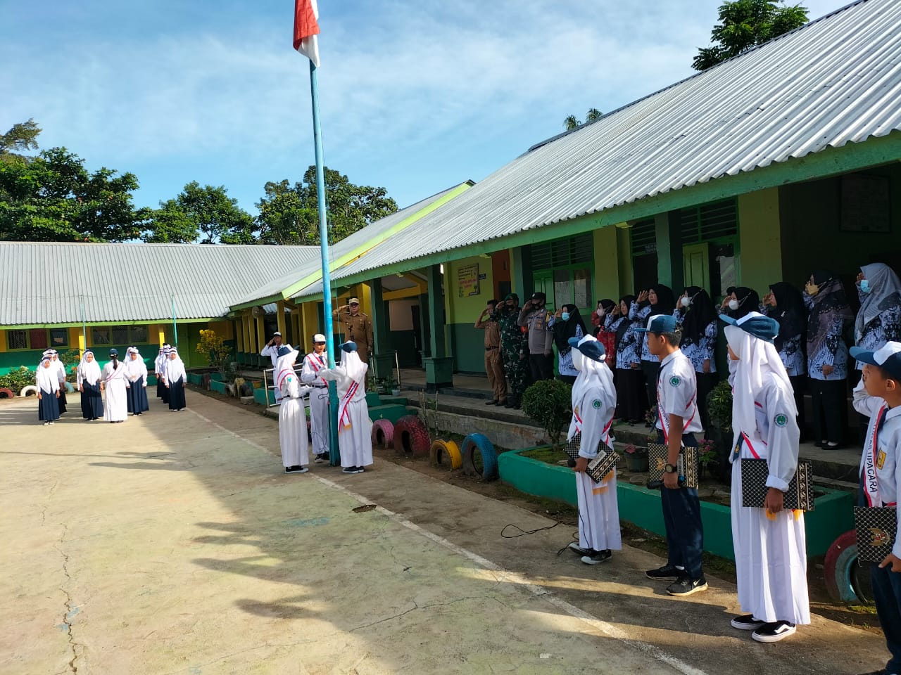 Bina Remaja, Camat Bersama TNI dan Polri Masuk Sekolah