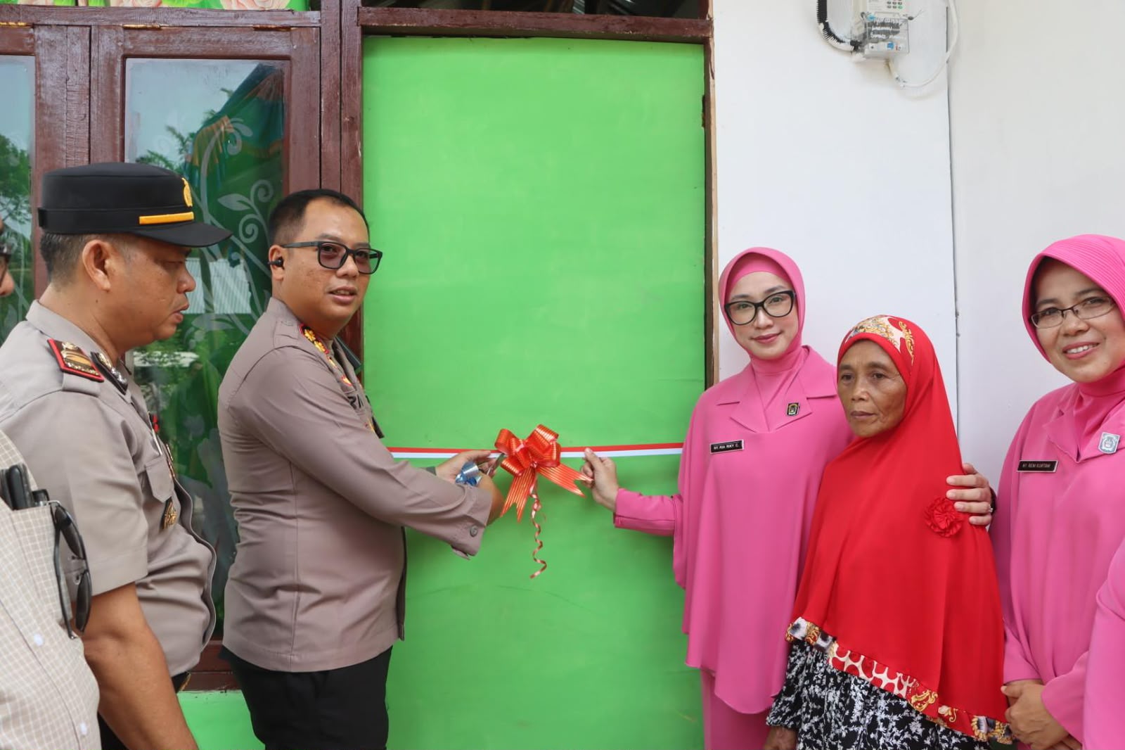Kapolres Mukomuko Resmikan Hasil Bedah Rumah Warga Sumber Makmur