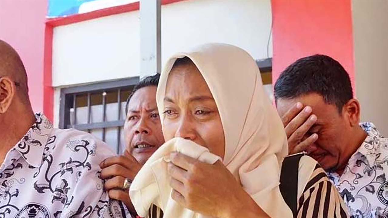 Guru Honorer Supriyani Yang Dituduh Aniaya Anak Polisi Mendapat Pembelaan