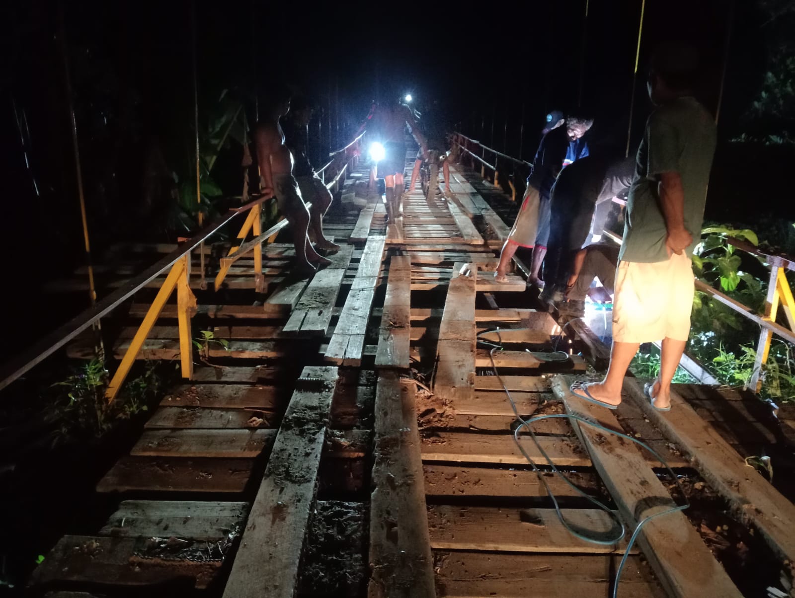 Perbaikan Jembatan Gantung Dilakukan Malam Hari, Ini Alasannya