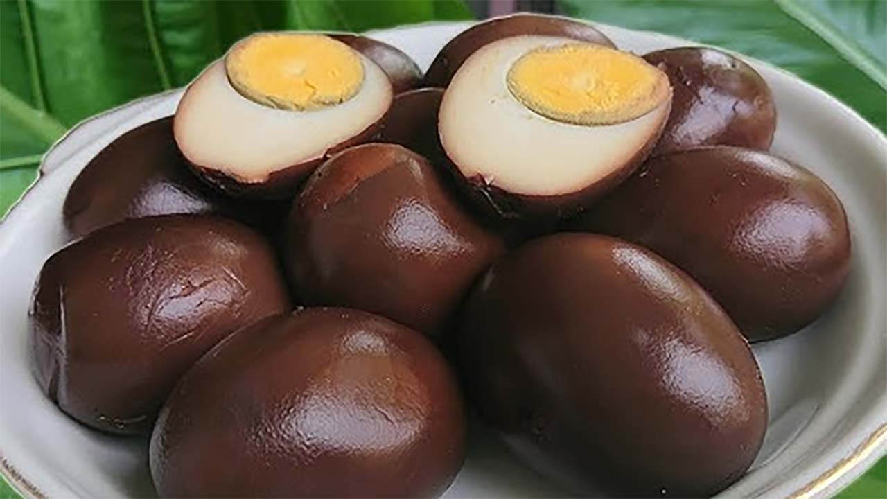 Punya Warna Unik! Cobain Resep dan Cara Membuat Telur Rebus Hitam atau Iron Egg