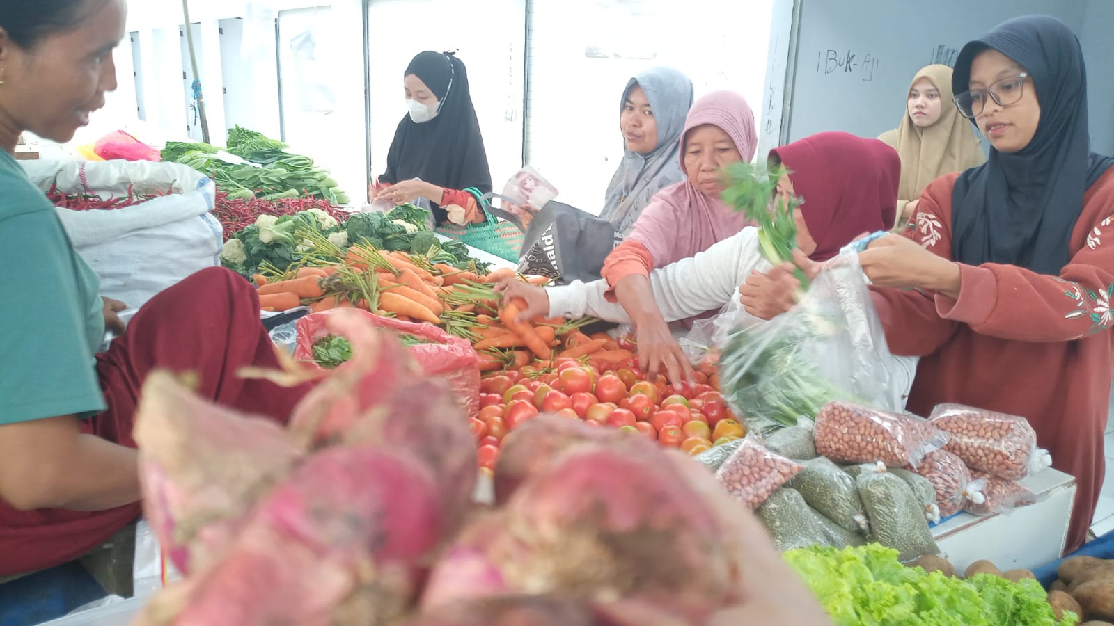 Harga Barang Kebutuhan Pokok di Pasar Mukomuko Terbilang Stabil
