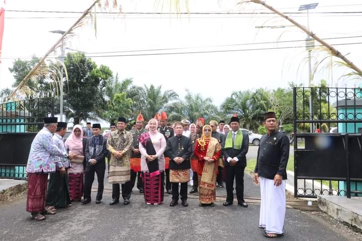 Upacara dan Arakan Nasi Kunyit HUT ke 21 Kabupaten Mukomuko Berlangsung Sukses