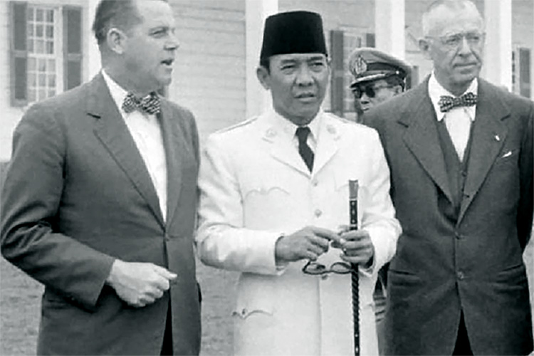 Soekarno Memiliki Tiga Tongkat Komando, Masing-masing Digunakan Saat Pidato, Hadapi Jendral dan ke Luar Negeri