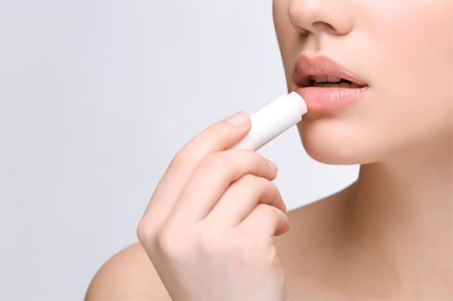 Rekomendasi Lip Balm dengan SPF Terbaik Agar Bibir Tidak Hitam dan Kering