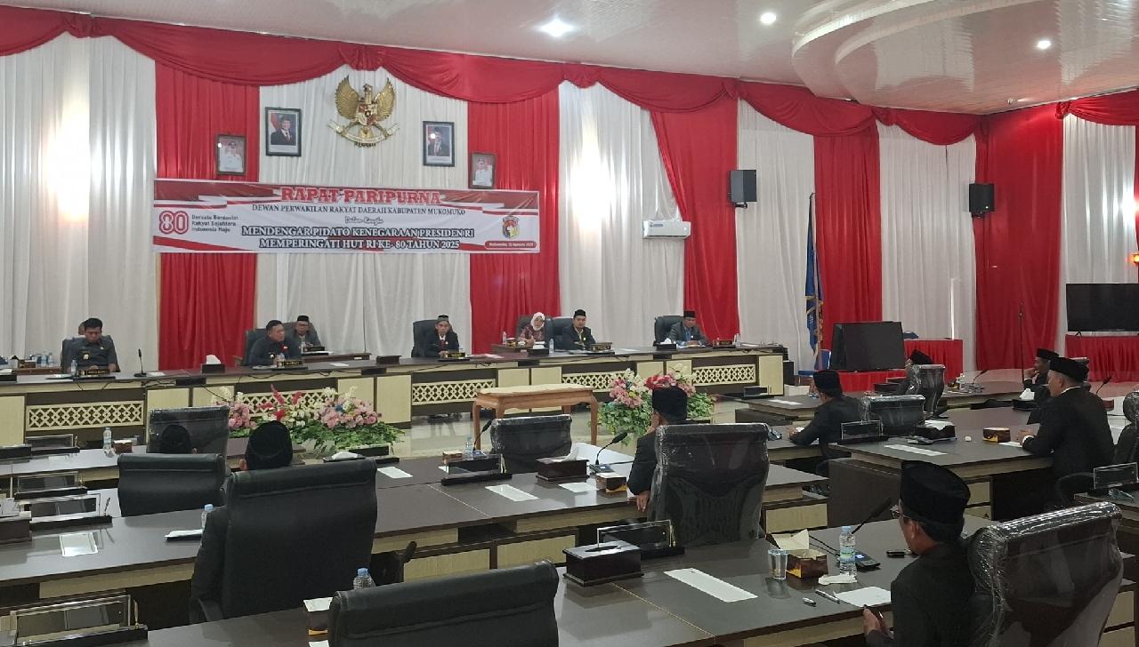 Rapat Paripurna Raperda RPJMD Mukomuko Sempat Hiruk, Pimpinan Dewan Tunda Tandatangan Hasil Keputusan
