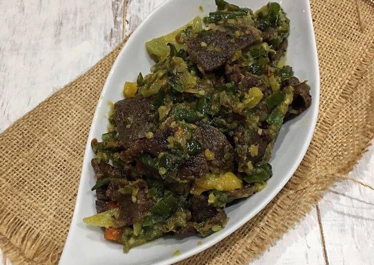 Resep Dendeng Batokok Cabe Ijo: Dendeng Gurih dengan Rasa Pedas Segar Cabe Hijau