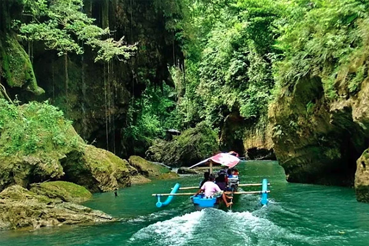 Jenuh Wisata Gunung dan Pantai, Ini Wisata Susur Sungai Cukang Taneuh Pangandaran Serunya Naik Getek