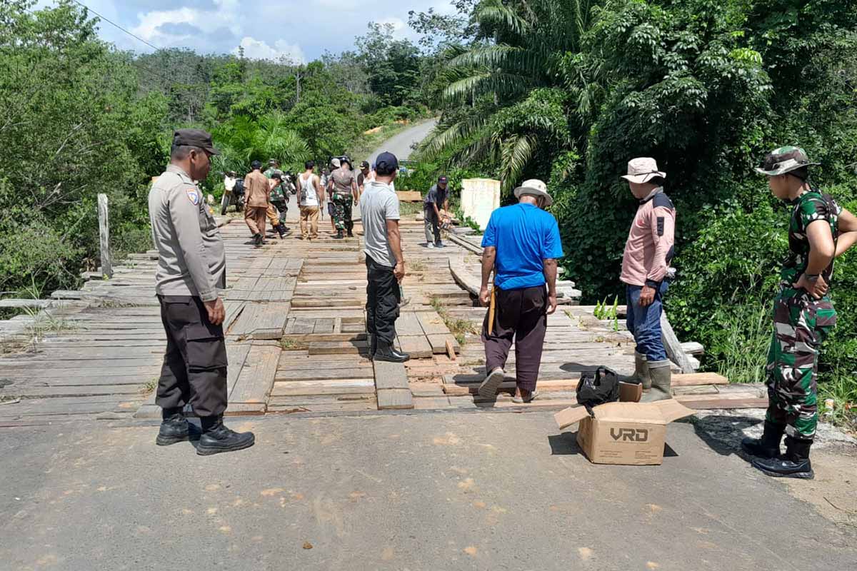 Rehab Lantai Jembatan Forkopimcam Goro