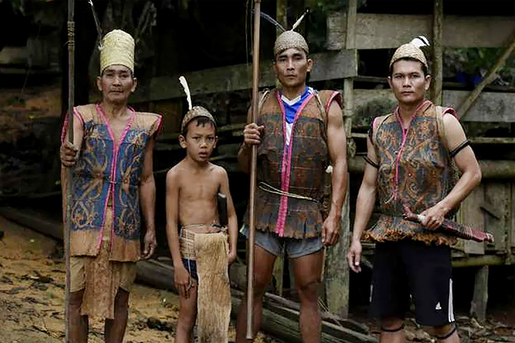 Tiga Suku Pemenggal Kepala Yang Ditakuti Penjajah di Kalimantan
