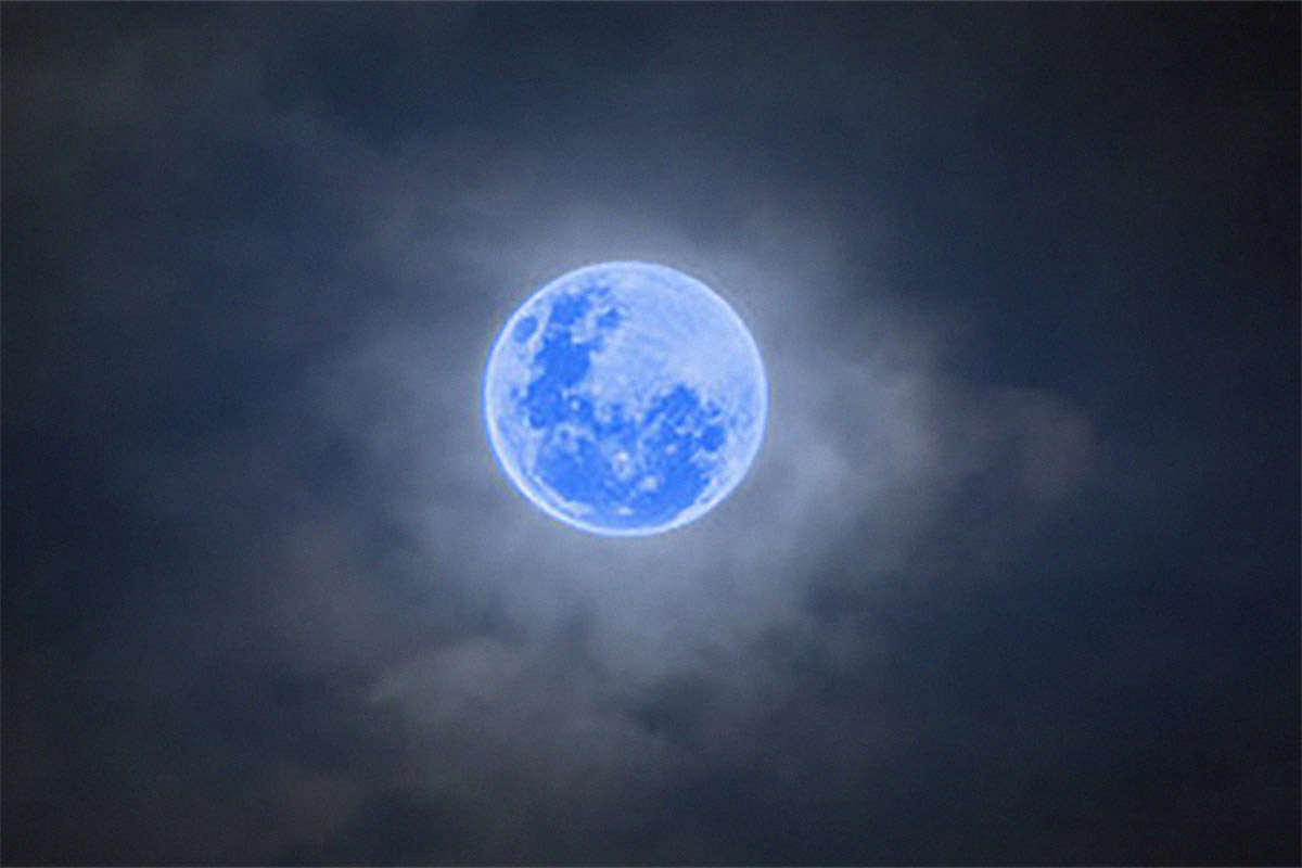 Fenomena Alam Blue Moon Bakal Menghiasi Langit di Bulan Agustus 2023, Benarkah Bulannya Berwarna Biru?