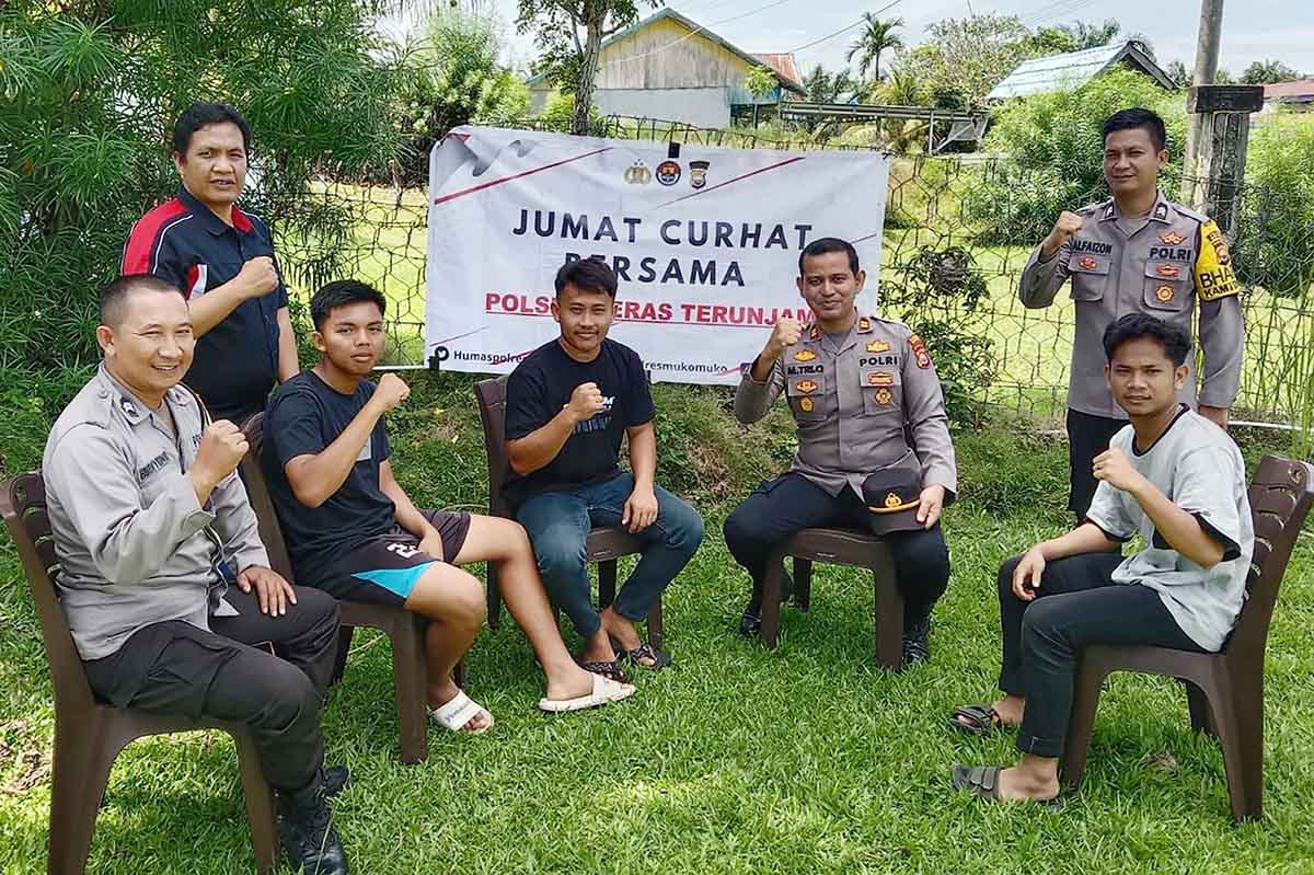 Curhat Bersama Warga Teras Terunjam, Kapolsek Imbau Tertibkan Bangunan di Pinggir Jalan