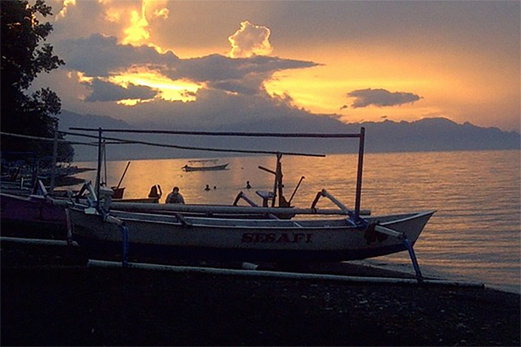 Kisah Pantai Lovina Bali Sangat Serem, Tempat Berlabuhnya Sebuah Kapal Hantu Belanda Bernama Van Der Wijck