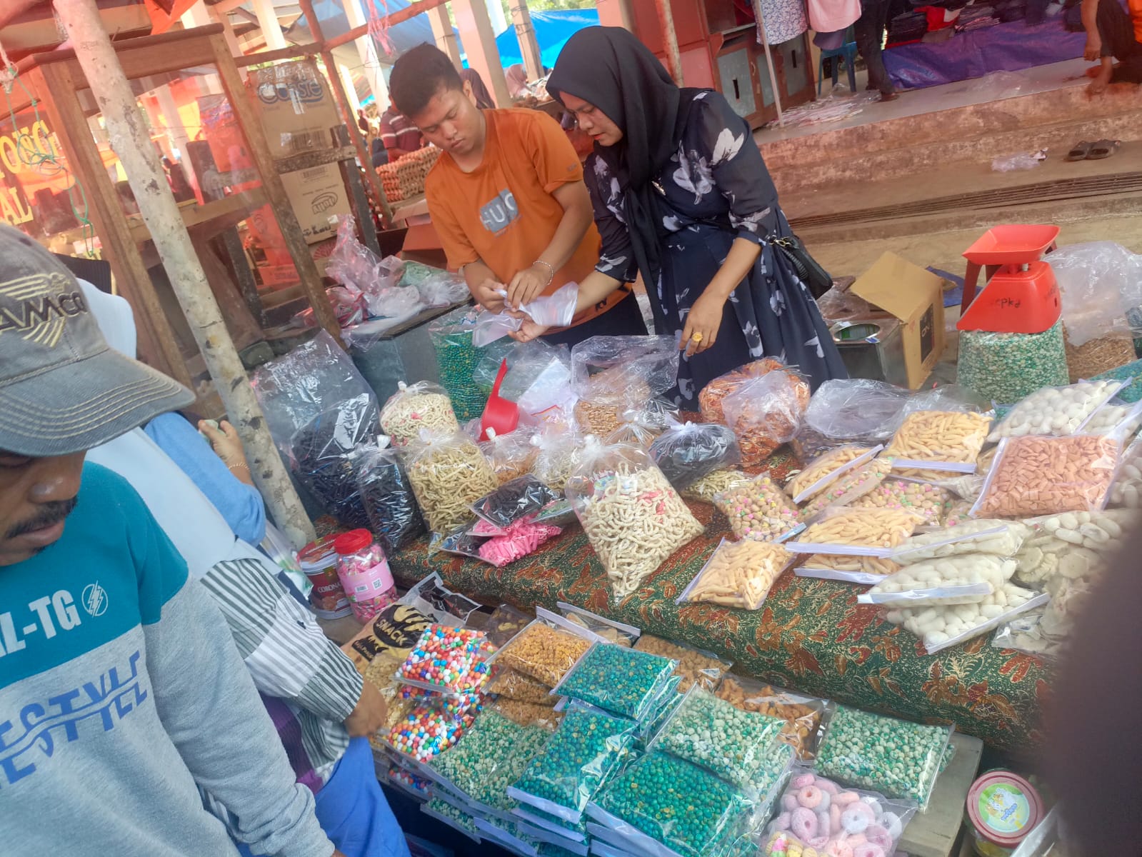 Penampakan Kondisi Pasar Terakhir Jelang Lebaran di Mukomuko, Pengunjung Membludak Walau Harga Naik 