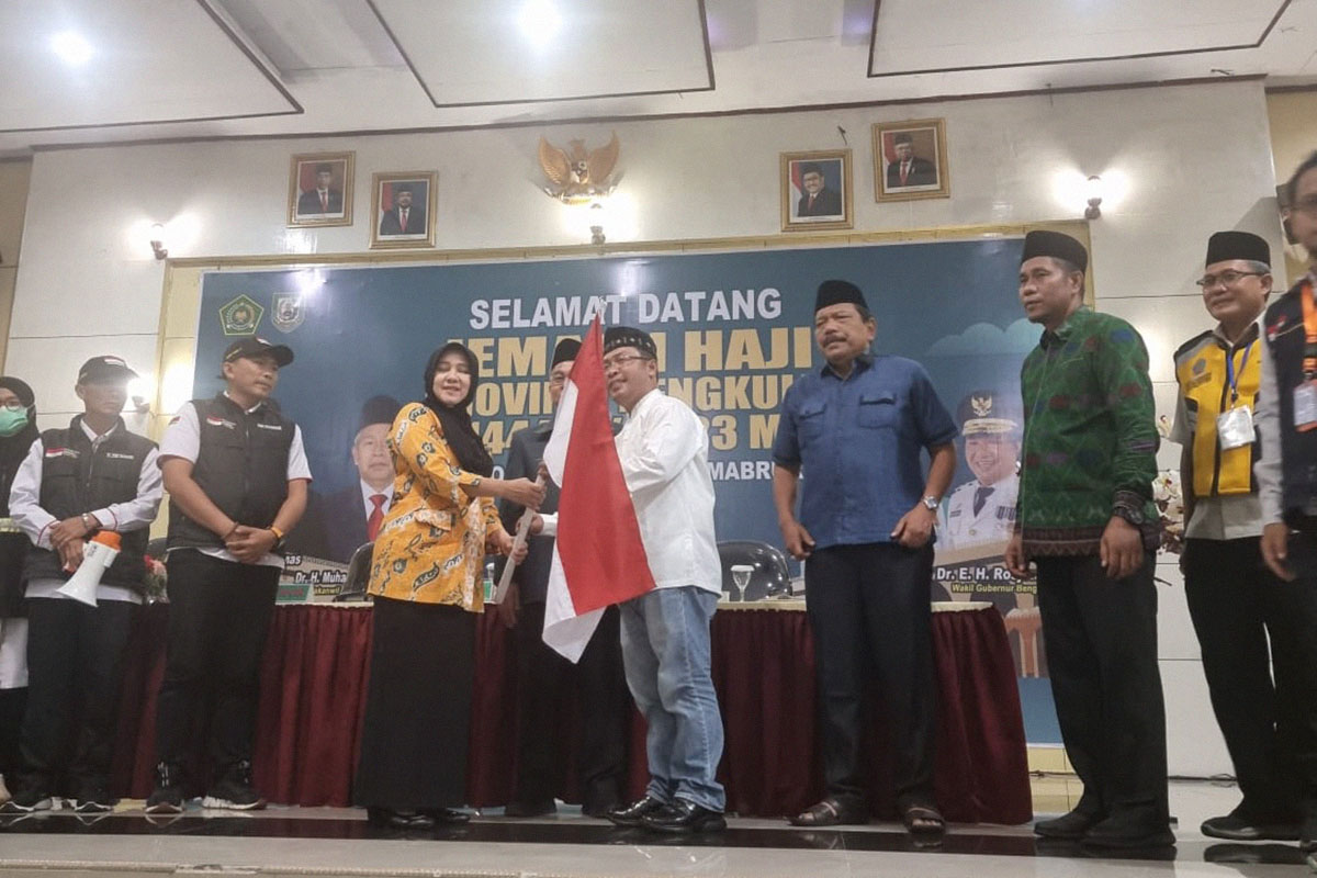 Bupati Sapuan Hadiri Serah Terima Jamaah Haji Mukomuko di Bengkulu 