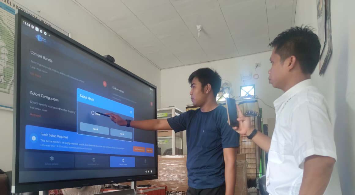 Interactive Flat Panel Papan Tulis Digital Belum Menyentuh Sekolah Madrasah di Mukomuko