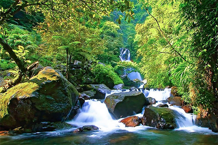 Rekomendasi Wisata Curug di Jawa Barat yang Wajib Dikunjungi