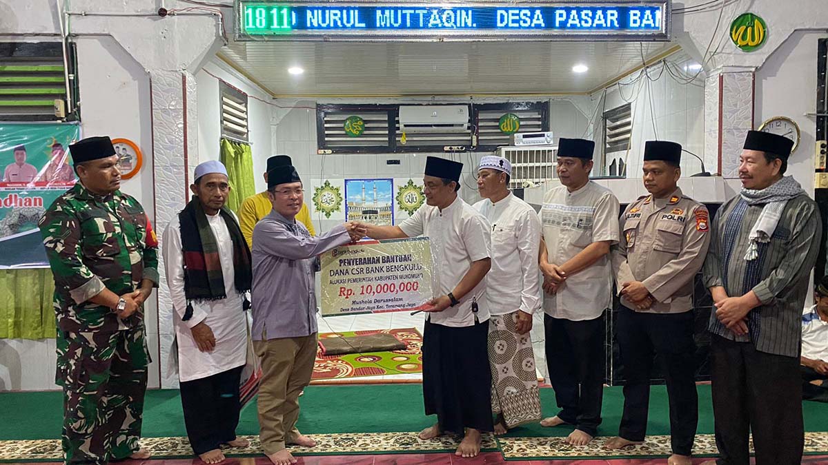 Pemkab Mukomuko Salurkan Dana Bantuan Pembangunan Puluhan Masjid Musala Serta Majelis Taklim  