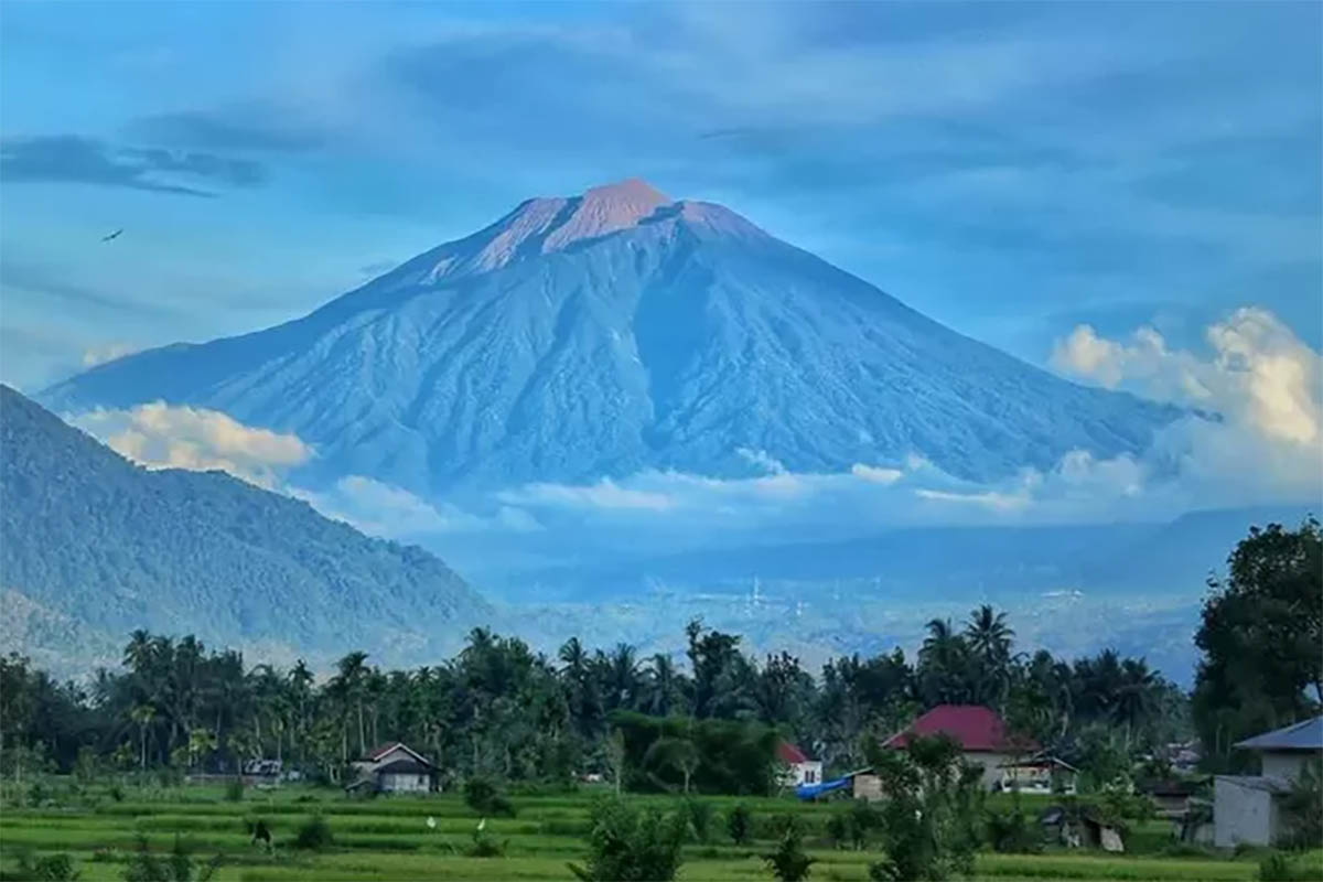 Gunung Kerinci Merupakan Gunung Merapi Tertinggi di Indonesia, Punya Cerita Mitos