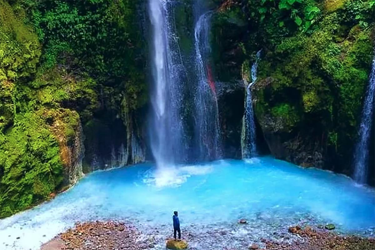 Air Terjun Dua Warna, Destinasi Wisata yang Cocok untuk Refreshing