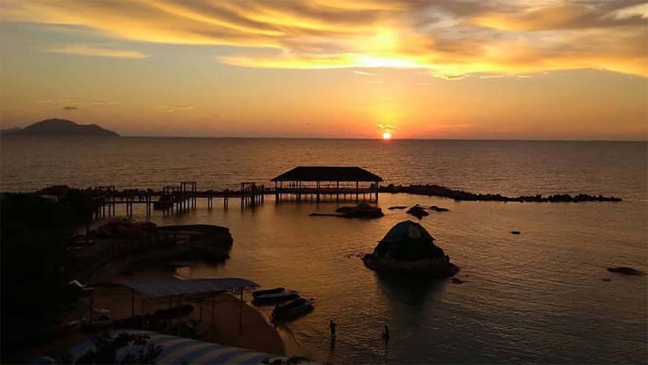 Keindahan Alam Pantai Tanjung Bajau yang Memanjakan Mata 