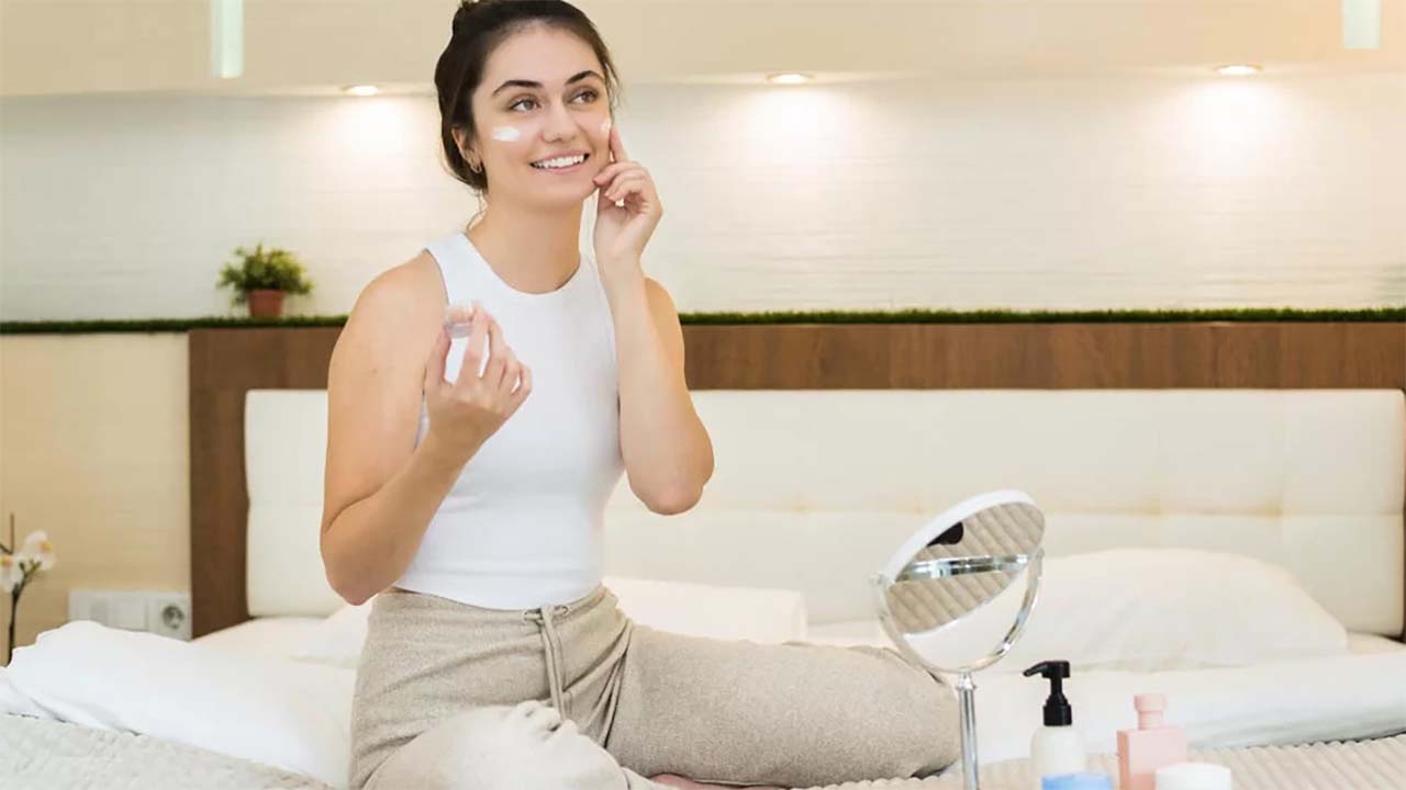 5 Produk Skincare yang Wajib Dipakai Sebelum Tidur