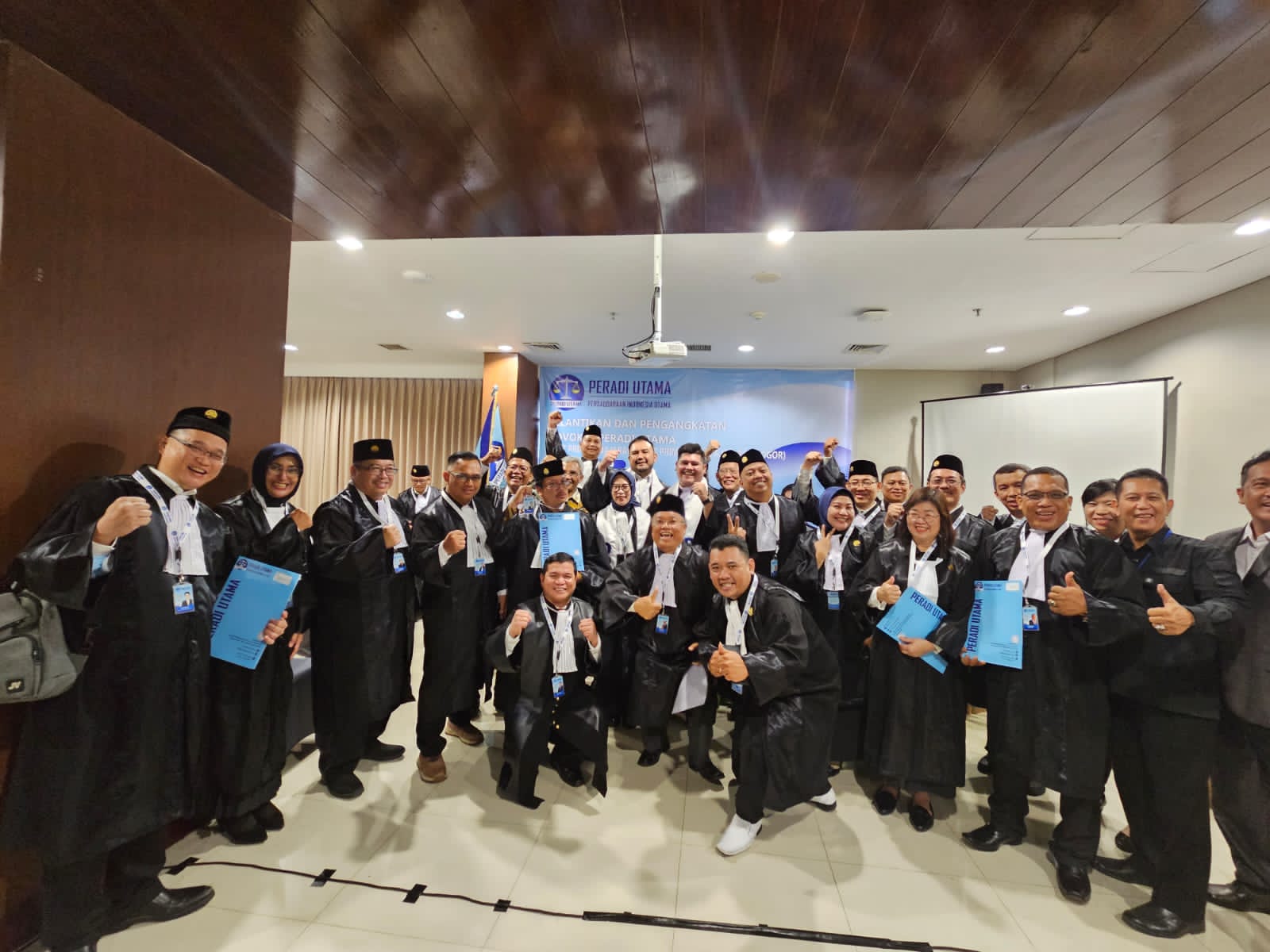 Ketum Peradi Utama Hardi Fardiansyah Lantik 34 Advokat, Termasuk Ismail Novendra