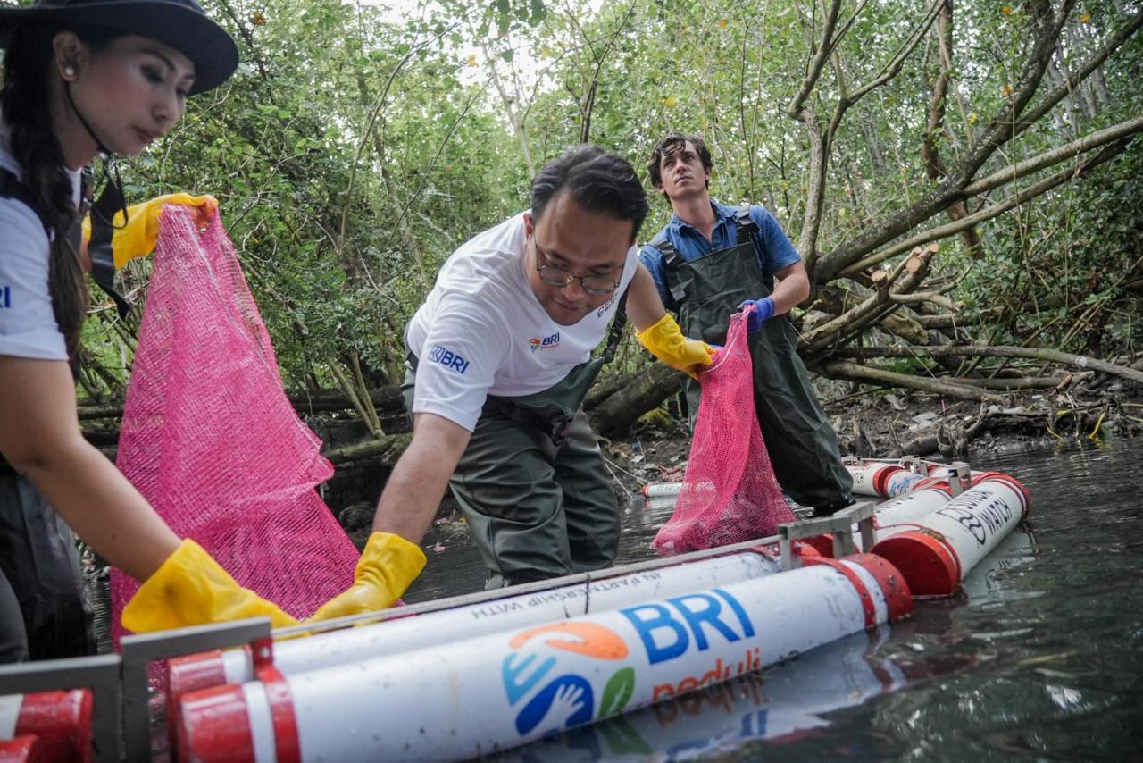 Hari Sungai Nasional, BRI Jaga Ekosistem Lewat Bersih-Bersih Sungai dan Pengelolaan Sampah
