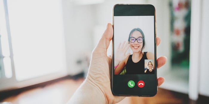 Ini Bahaya bagi Anak Remaja Sekarang Jika Pacaran Pakai Video Call